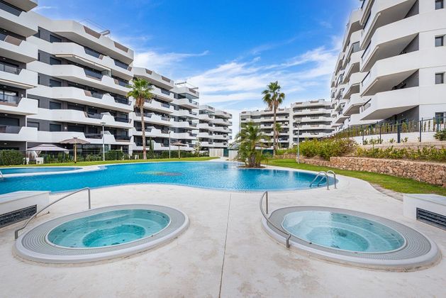 Foto 1 de Venta de piso en calle Playa Arenales de 2 habitaciones con terraza y piscina