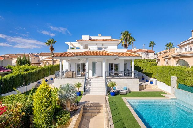 Foto 1 de Xalet en venda a calle Islas Baleares de 4 habitacions amb terrassa i piscina