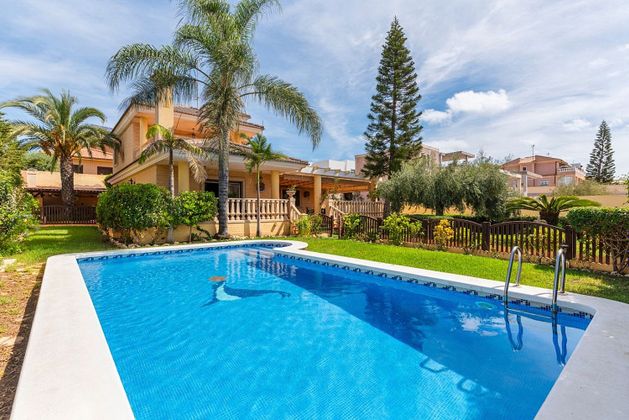 Foto 1 de Xalet en venda a avenida Del Sur de 4 habitacions amb terrassa i piscina