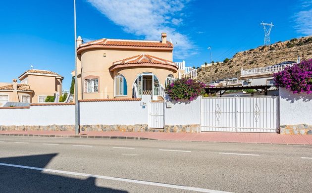 Foto 1 de Xalet en venda a calle Río Ebro de 3 habitacions amb terrassa i piscina