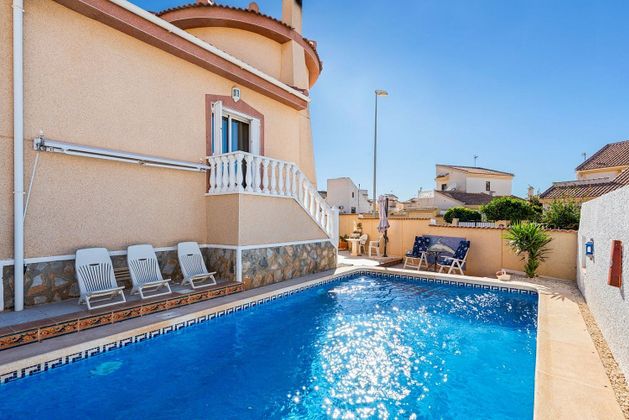 Foto 2 de Venta de chalet en calle Río Ebro de 3 habitaciones con terraza y piscina