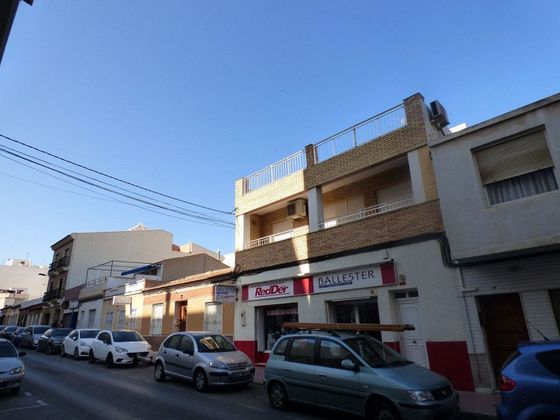 Foto 1 de Venta de casa en Centro - Torrevieja de 5 habitaciones con terraza y balcón