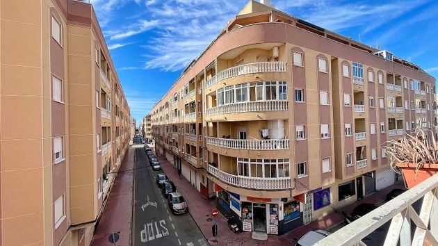 Foto 2 de Venta de piso en calle Jose Hurtado Romero El Felisia de 2 habitaciones con terraza y piscina