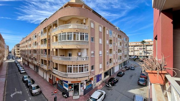 Foto 2 de Piso en venta en calle Villa Madrid de 2 habitaciones con terraza y piscina
