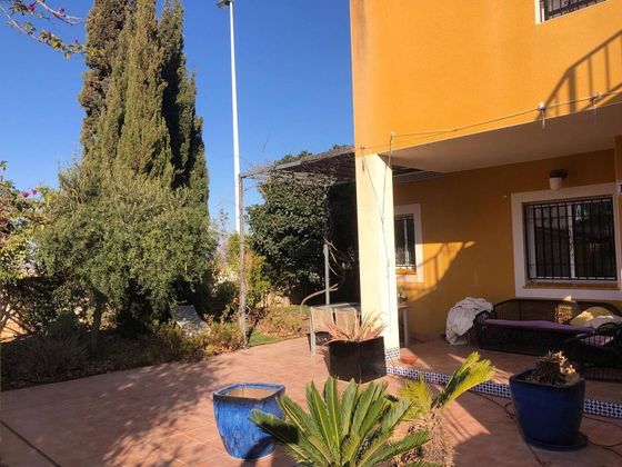 Foto 1 de Xalet en venda a Los Arenales del Sol de 3 habitacions amb terrassa i piscina