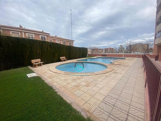 Foto 1 de Pis en venda a Alcalde Felipe Mallol de 3 habitacions amb piscina i jardí