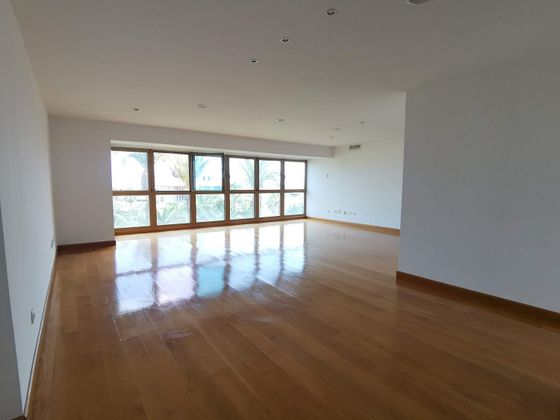 Foto 1 de Venta de piso en Centro - Alicante de 4 habitaciones con garaje y aire acondicionado
