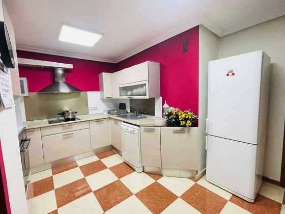 Foto 1 de Piso en venta en Ensanche - Diputación de 3 habitaciones con garaje y muebles