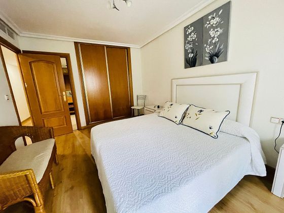 Foto 2 de Pis en venda a Ensanche - Diputación de 3 habitacions amb garatge i mobles