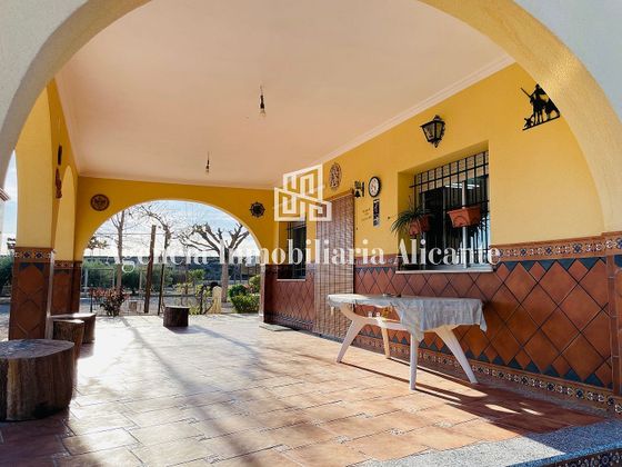 Foto 2 de Venta de chalet en Monforte del Cid de 3 habitaciones con piscina y garaje