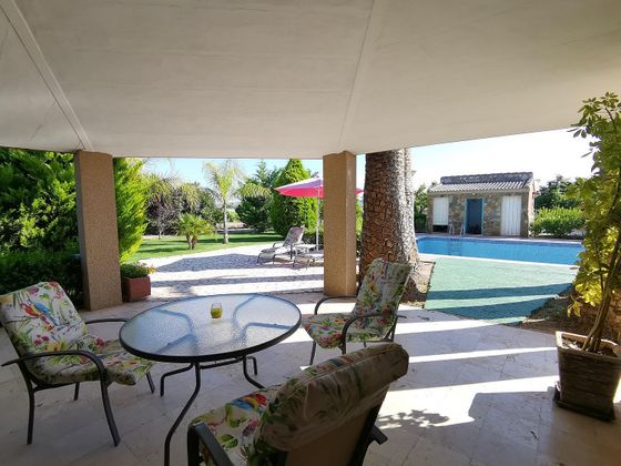 Foto 1 de Venta de chalet en Novelda de 3 habitaciones con terraza y piscina