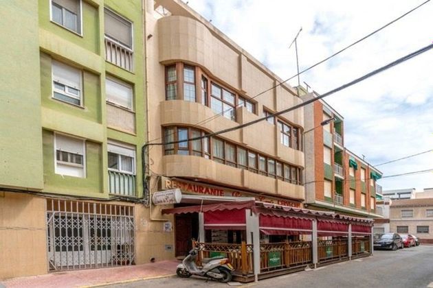 Foto 1 de Local en venda a Centro - Torrevieja amb terrassa i aire acondicionat