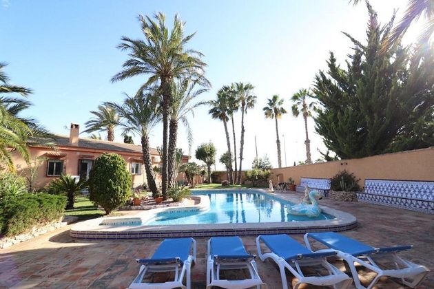 Foto 2 de Chalet en venta en La Siesta - El Salado - Torreta de 5 habitaciones con terraza y piscina