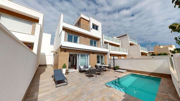Foto 2 de Casa adosada en venta en Los Peñascos-El Salero-Los Imbernones de 4 habitaciones con terraza y piscina