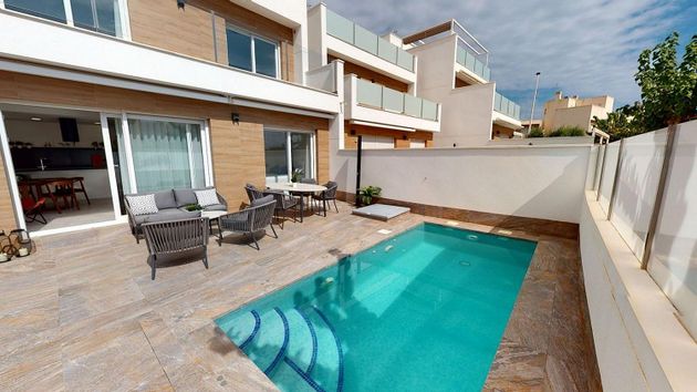 Foto 1 de Casa adosada en venta en Los Peñascos-El Salero-Los Imbernones de 4 habitaciones con terraza y piscina