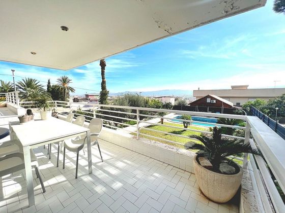 Foto 2 de Chalet en venta en Alcantarilla de 3 habitaciones con terraza y piscina