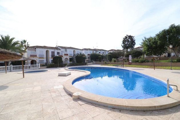 Foto 2 de Casa adossada en venda a San Miguel de Salinas de 1 habitació amb terrassa i piscina