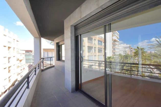 Foto 2 de Venta de piso en Centro - Torrevieja de 3 habitaciones con terraza y piscina