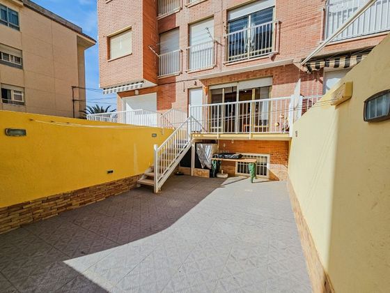 Foto 1 de Venta de dúplex en Guardamar Playa de 2 habitaciones con terraza y garaje