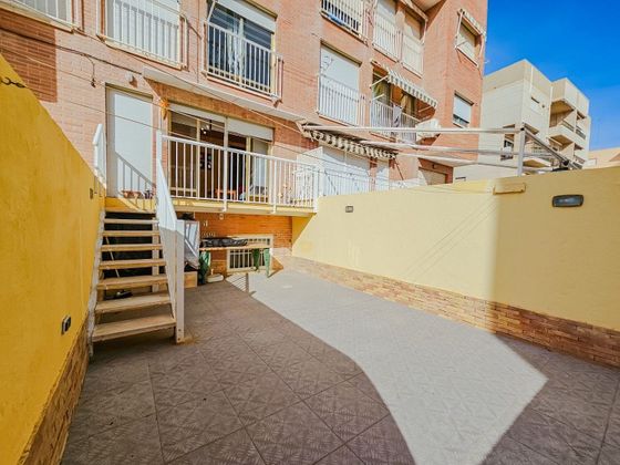 Foto 2 de Venta de dúplex en Guardamar Playa de 2 habitaciones con terraza y garaje