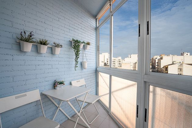 Foto 1 de Pis en venda a Centro - Torrevieja de 2 habitacions amb balcó i ascensor