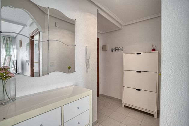 Foto 2 de Pis en venda a Centro - Torrevieja de 2 habitacions amb balcó i ascensor