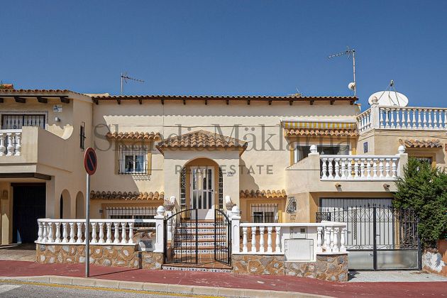 Foto 1 de Venta de casa en Torrelamata - La Mata de 5 habitaciones con terraza y garaje