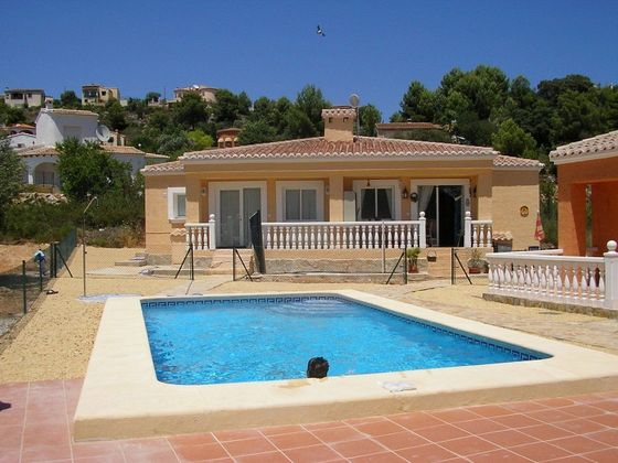 Foto 2 de Venta de casa adosada en Alcalalí de 2 habitaciones con terraza y piscina