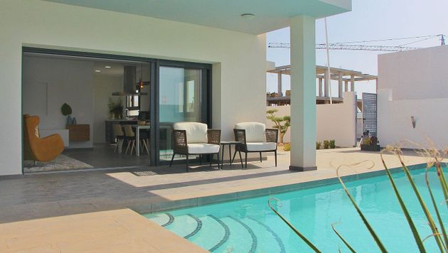 Foto 2 de Casa en venta en Benijófar de 3 habitaciones con piscina y calefacción