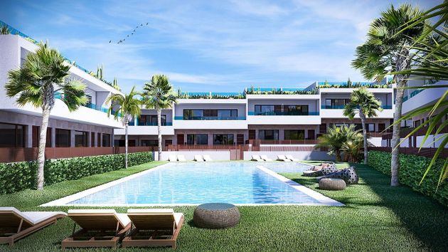 Foto 2 de Casa en venda a Centro - Torrevieja de 3 habitacions amb piscina i jardí