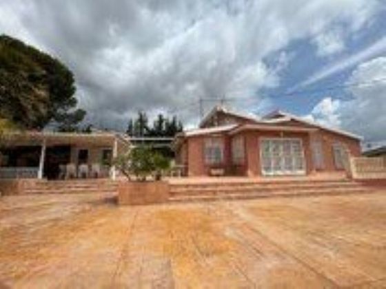 Foto 1 de Venta de chalet en Pueblo Poniente de 4 habitaciones con terraza y piscina