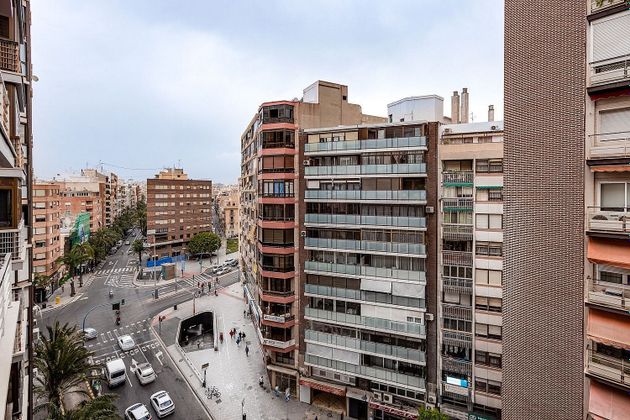 Foto 1 de Venta de piso en Centro - Alicante de 7 habitaciones con terraza y balcón