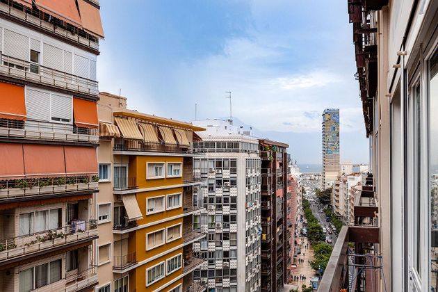 Foto 2 de Venta de piso en Centro - Alicante de 7 habitaciones con terraza y balcón