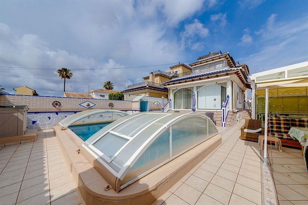 Foto 1 de Casa en venda a La Siesta - El Salado - Torreta de 5 habitacions amb terrassa i piscina