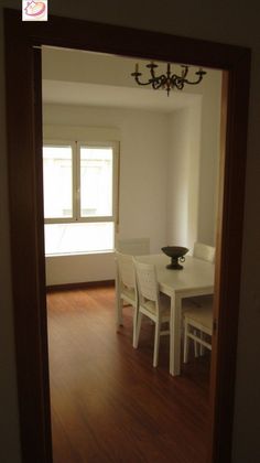 Foto 2 de Venta de piso en Centro - Alicante de 3 habitaciones con muebles y aire acondicionado