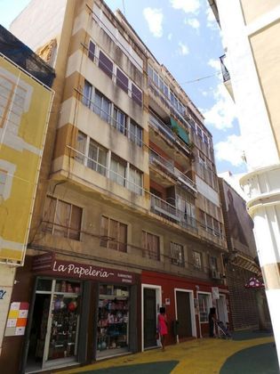 Foto 1 de Venta de piso en Centro - Alicante de 3 habitaciones con terraza y balcón