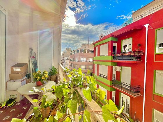 Foto 1 de Venta de piso en Centro - Alicante de 3 habitaciones con terraza y balcón
