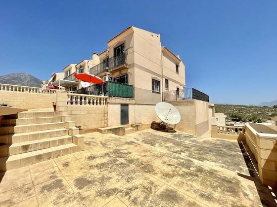 Foto 2 de Casa en venda a Nucia (la) de 3 habitacions amb terrassa i piscina