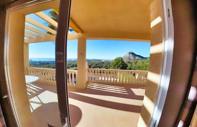 Foto 2 de Casa en venda a La Cala de Villajoyosa de 4 habitacions amb terrassa i piscina