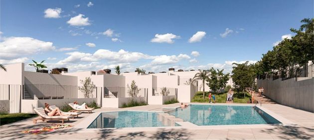 Foto 2 de Casa en venta en Petrer de 3 habitaciones con terraza y piscina