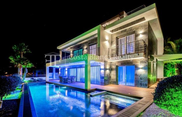 Foto 1 de Xalet en venda a Zona Puerto Blanco - Maryvilla de 4 habitacions amb terrassa i piscina