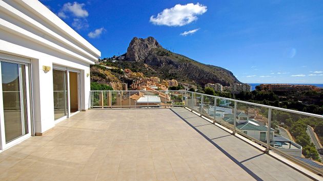 Foto 1 de Àtic en venda a Zona de Mascarat de 2 habitacions amb terrassa i piscina