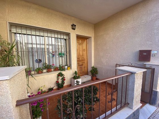 Foto 1 de Casa adossada en venda a Zona Pueblo de 3 habitacions amb terrassa i garatge