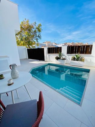 Foto 2 de Casa en venda a calle Siglo XIX de 3 habitacions amb terrassa i piscina