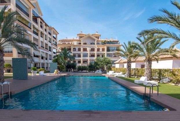 Foto 2 de Piso en venta en calle Alfons X El Savi de 2 habitaciones con terraza y piscina