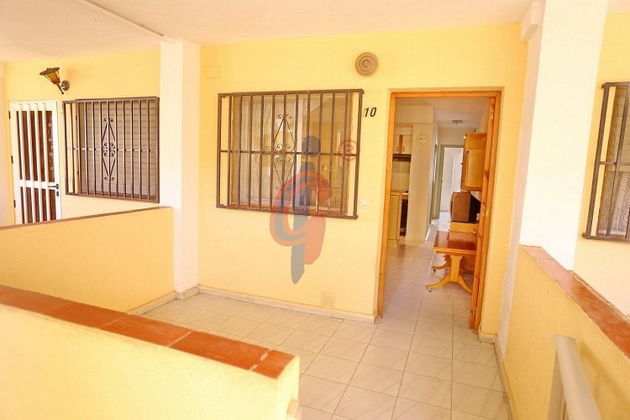 Foto 2 de Piso en venta en calle Sanchis Guarner de 2 habitaciones con terraza y piscina