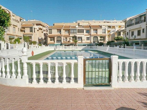 Foto 1 de Venta de chalet en avenida Del Mediterrani de 5 habitaciones con terraza y piscina