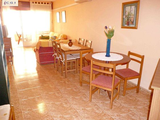 Foto 1 de Venta de piso en Guardamar Playa de 3 habitaciones con terraza y ascensor