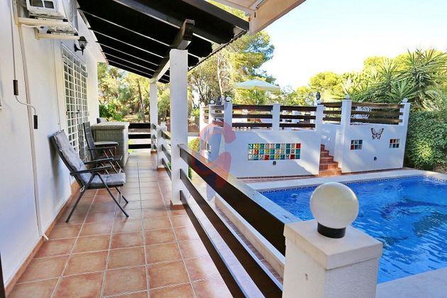 Foto 2 de Xalet en venda a calle La Marina de 4 habitacions amb terrassa i piscina