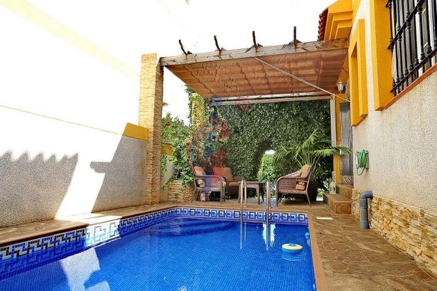 Foto 2 de Venta de chalet en calle La Herrada de 3 habitaciones con terraza y piscina
